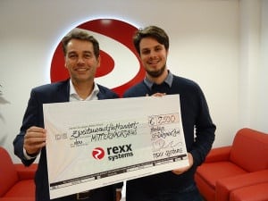 Scheckuebergabe rexx systems - Spende
