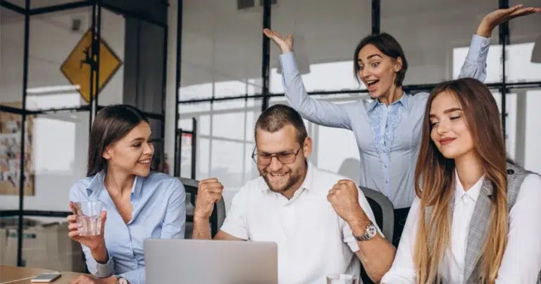 Mitarbeitende freuen sich über attraktive Incentives im Team